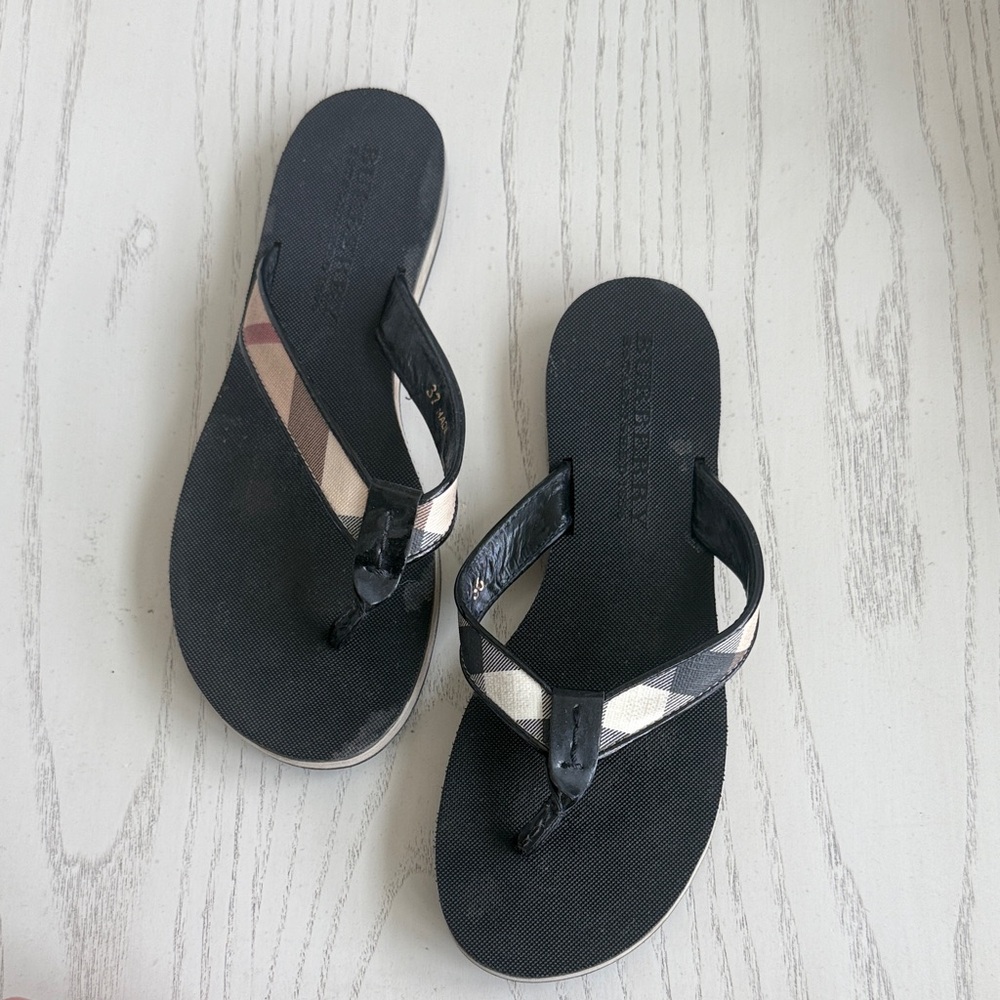 Burberry Kids Black and Cream Flip Flops